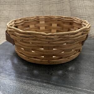 Corning VTG Round Wicker Basket w/Brown Leather Handles / Pyrex 9” 623 Casserole